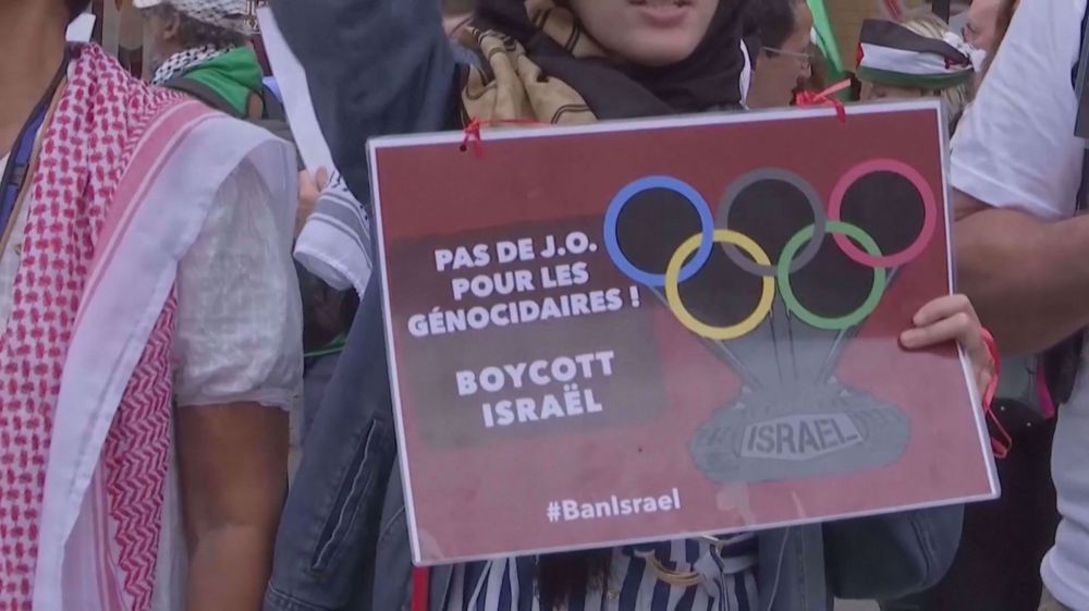 Pro-Palestinian demonstrators in Paris reject Israel's participation in Olympics