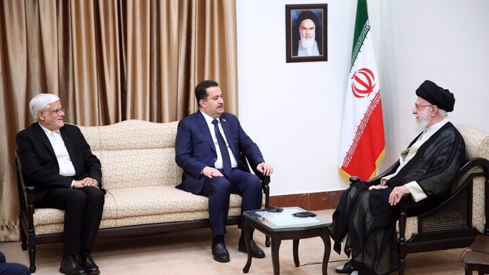 Leader underscores implementation of Iran-Iraq agreements