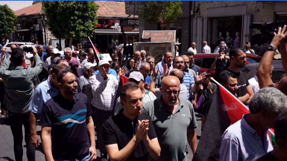 Palestinians rally in Ramallah against Israeli 'massacre' in Gaza school