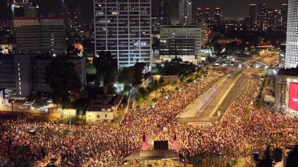 1000s demand Netanyahu’s ouster, saying he’s sabotaging truce