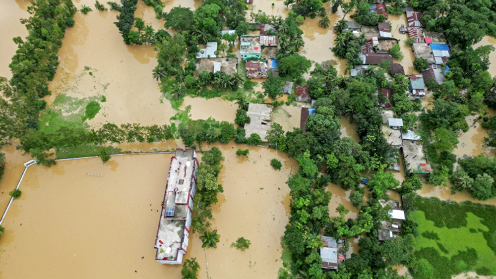 Floods ease in Bangladesh but 300,000 still in shelters