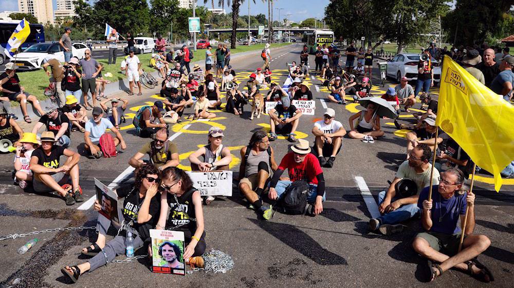  Les familles des captifs israéliens bloquent les rues de Tel-Aviv