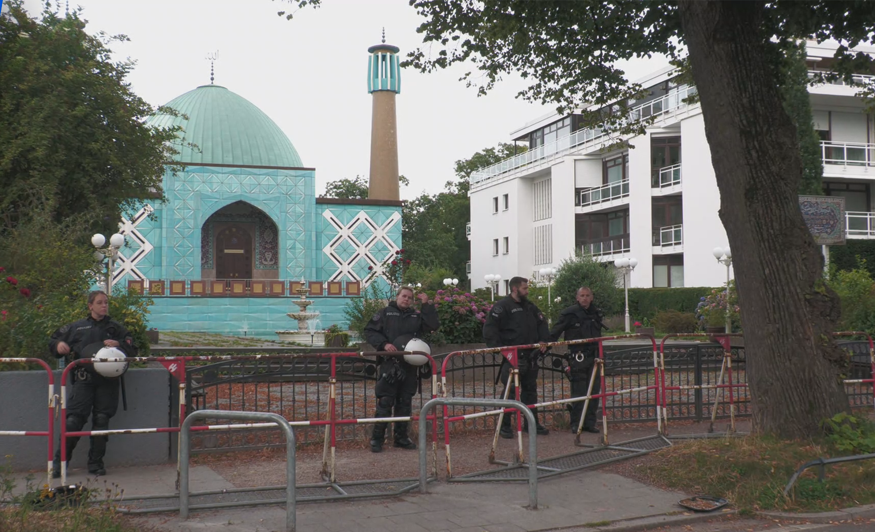 Shia Muslims protest mosque closure In Frankfurt