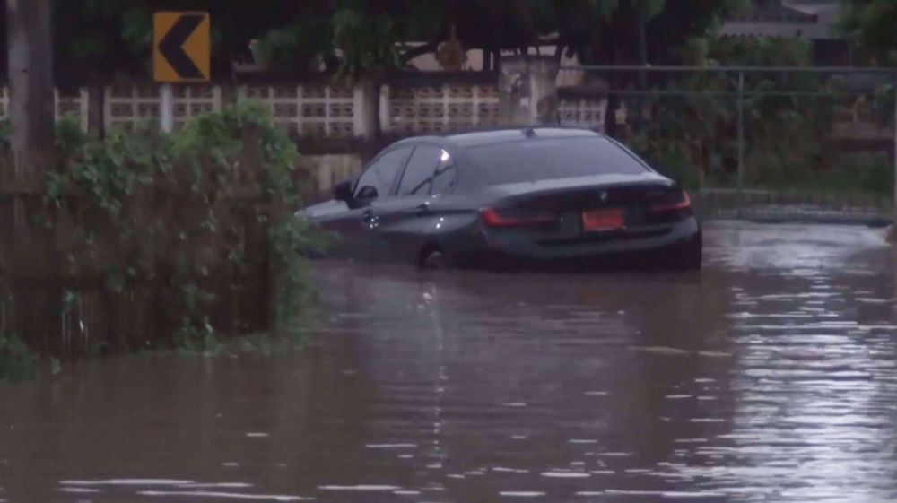 Heavy rain causes floods in northern Thailand's Lampang province