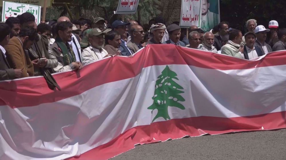 Yemeni students protest Israeli attacks on Lebanon, Gaza