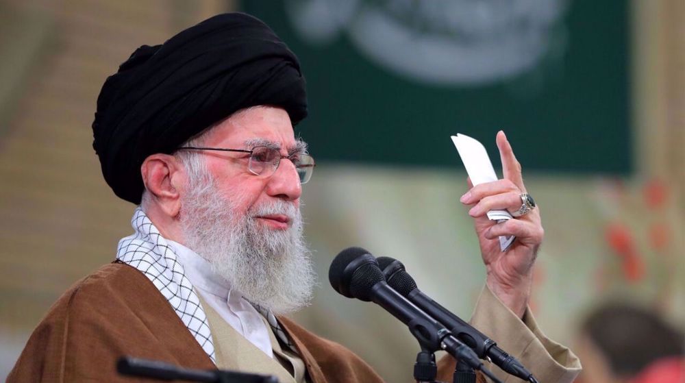 Leader: Zionist criminals too small to damage strong Hezbollah 