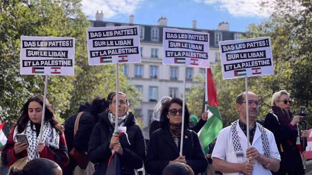 Bas les pattes sur le Liban et la Palestine! (manifestants à Paris)