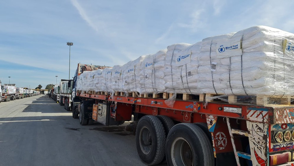 Les premiers camions d'aide entrent dans Gaza après le cessez-le-feu