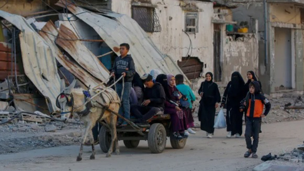 Displaced Palestinians returning to remains of homes