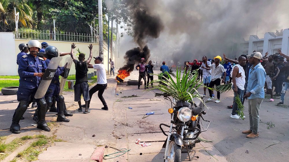 RDC: des manifestants attaquent les ambassades américaine et française