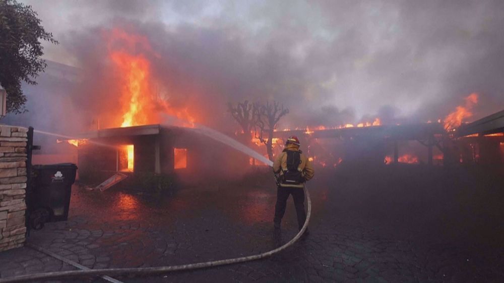 California firefighters battling wildfire near Los Angeles