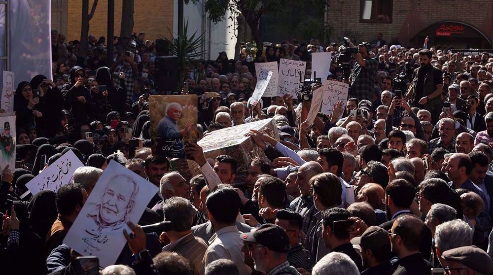 People bid farewell to pioneering Iranian actor in Tehran