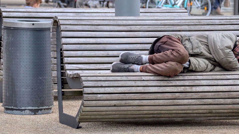 France: le gel des prestations sociales menace les plus démunis