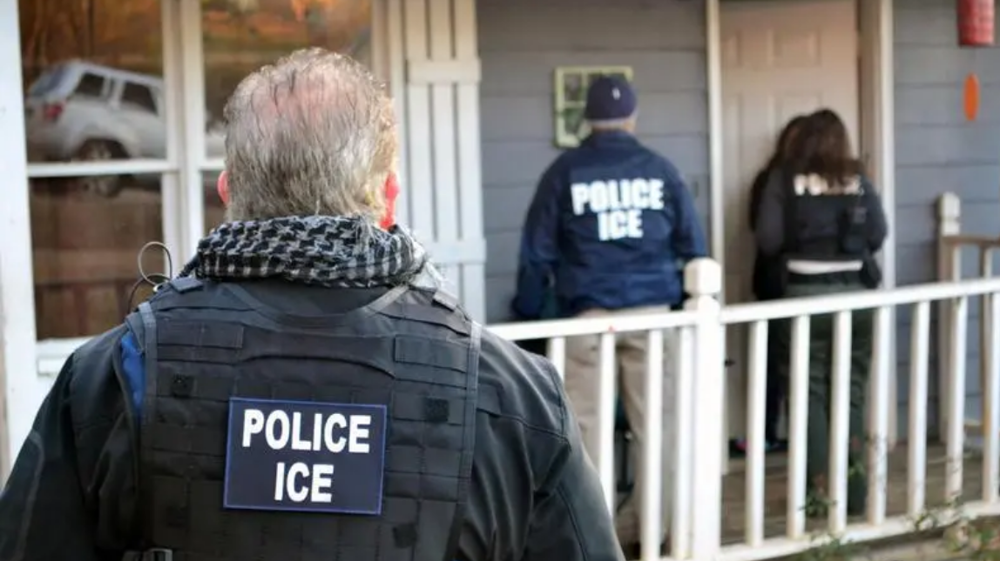 US mulling cash rewards for private bounty hunters to track immigrants: Report
