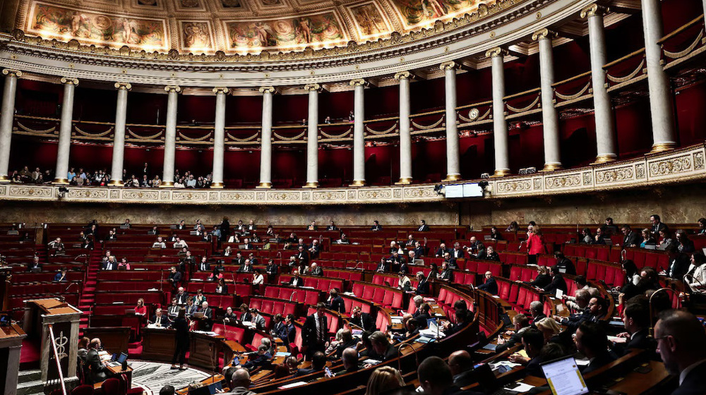 US Rep. Ilhan Omar (D-MN) (L) talks with Speaker of the House Nancy Pelosi (D-CA) during a rally with fellow Democrats before voting on H.R. 1, or the People Act, on the East Steps of the US Capitol on March 08, 2019 in Washington, DC. (AFP photo) 