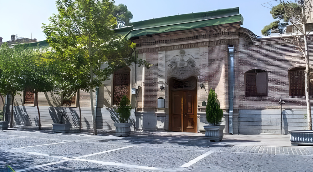 Insider's view of the country: 30 Tir Street