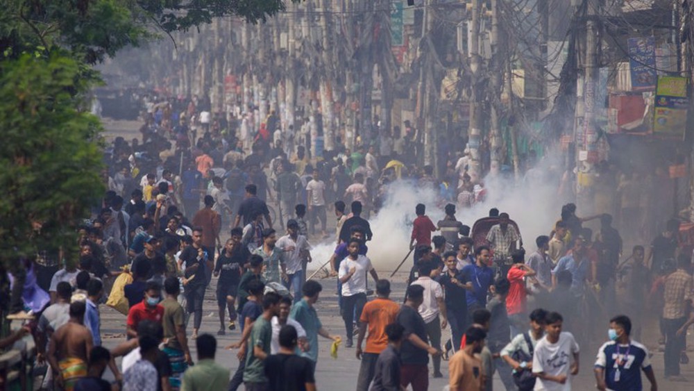 US Rep. Ilhan Omar (D-MN) (L) talks with Speaker of the House Nancy Pelosi (D-CA) during a rally with fellow Democrats before voting on H.R. 1, or the People Act, on the East Steps of the US Capitol on March 08, 2019 in Washington, DC. (AFP photo) 