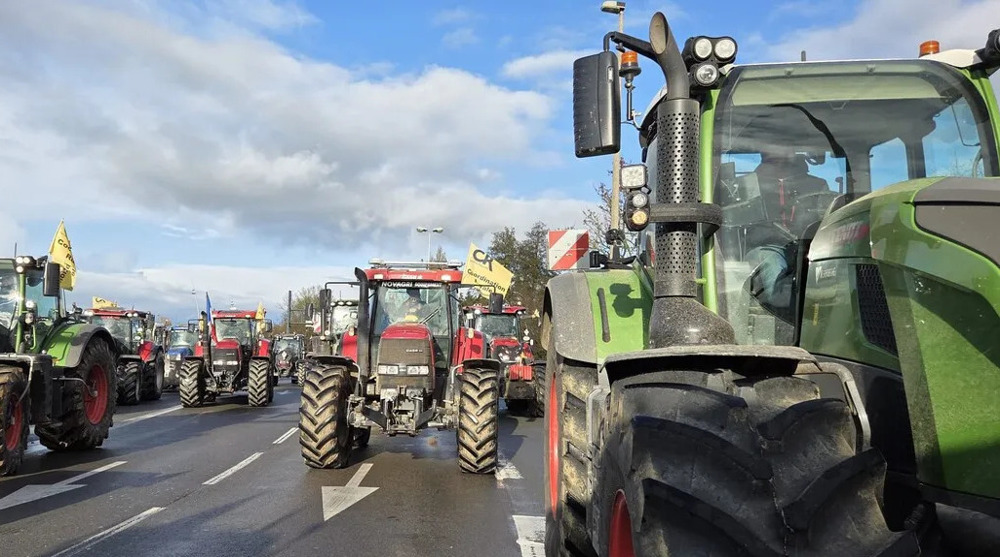 Macron à Arras: les agriculteurs manifestent contre le Mercosur 