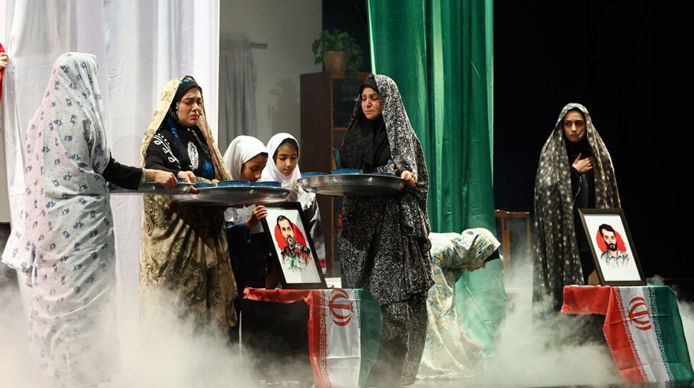 Iranians honor national heroes