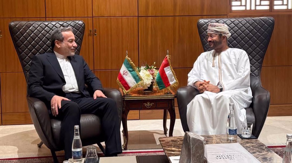 Iraniran, Omani FMs discuss ties, regional issues in Muscat
