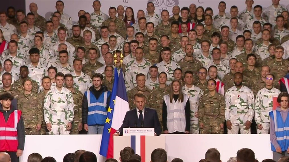Macron annonce un service national militaire dès 2026