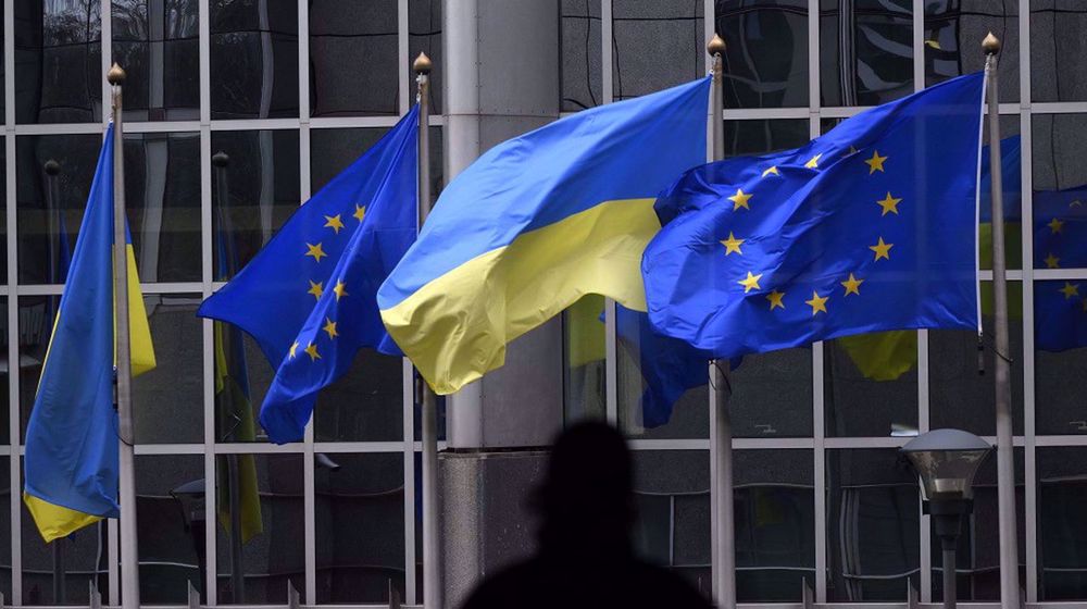 US Rep. Ilhan Omar (D-MN) (L) talks with Speaker of the House Nancy Pelosi (D-CA) during a rally with fellow Democrats before voting on H.R. 1, or the People Act, on the East Steps of the US Capitol on March 08, 2019 in Washington, DC. (AFP photo) 
