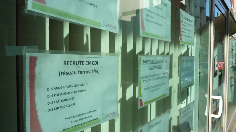 US Rep. Ilhan Omar (D-MN) (L) talks with Speaker of the House Nancy Pelosi (D-CA) during a rally with fellow Democrats before voting on H.R. 1, or the People Act, on the East Steps of the US Capitol on March 08, 2019 in Washington, DC. (AFP photo) 