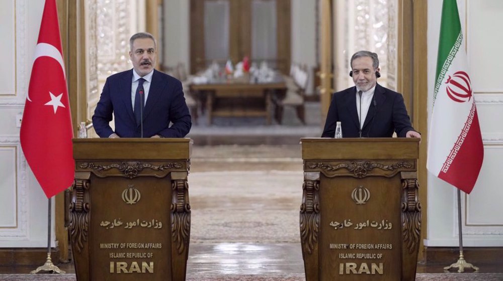 US Rep. Ilhan Omar (D-MN) (L) talks with Speaker of the House Nancy Pelosi (D-CA) during a rally with fellow Democrats before voting on H.R. 1, or the People Act, on the East Steps of the US Capitol on March 08, 2019 in Washington, DC. (AFP photo) 