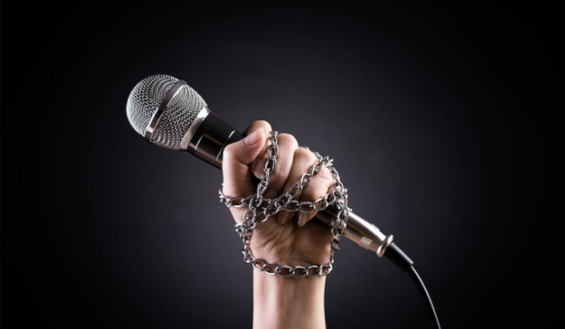 Liberté d’expression : les positions controversées de Macron et de l’UE