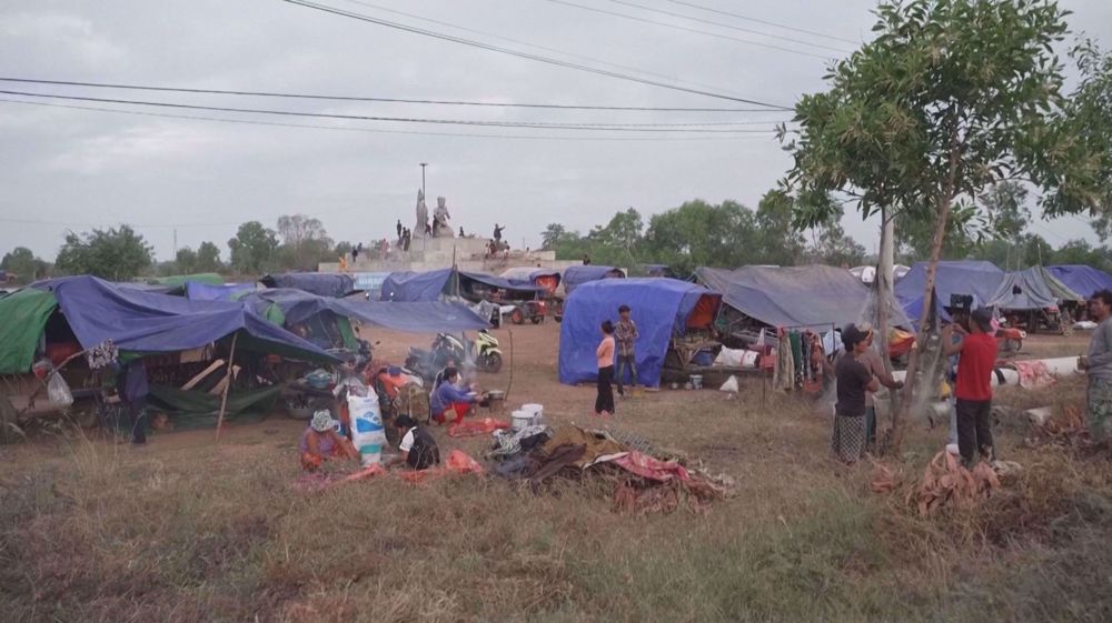 Cambodians flee border towns as Thai-Cambodia clash enters third day