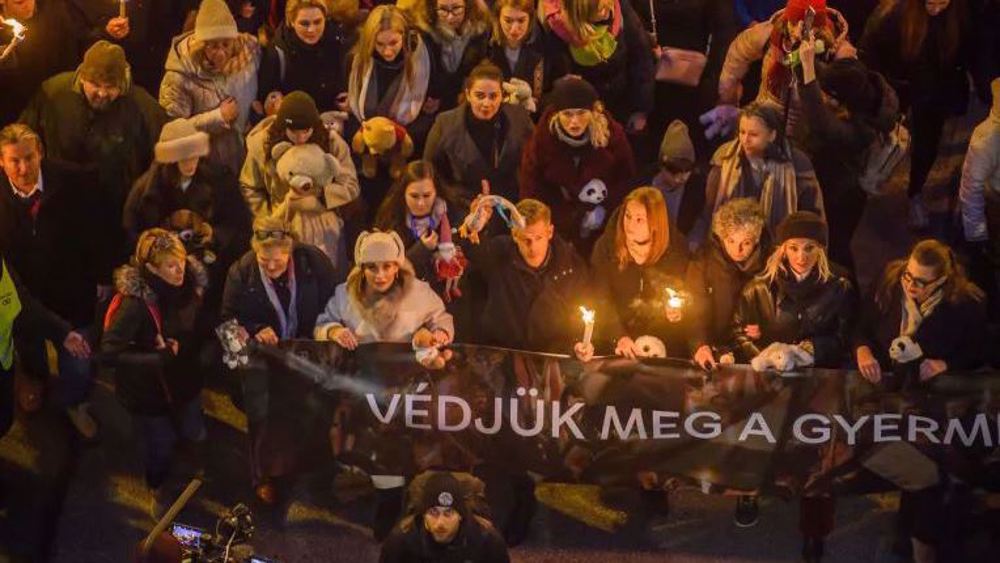 Les Hongrois dénoncent la maltraitance d’enfants