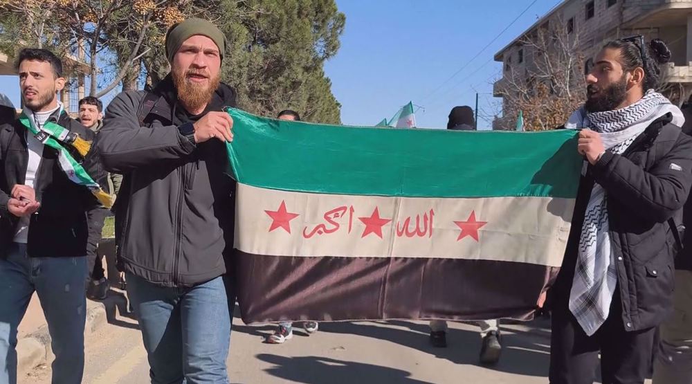 Qunaitra residents protest Israeli violations in Syria