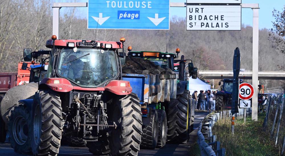 France : les agriculteurs en colère prêts à passer Noël sur les barrages