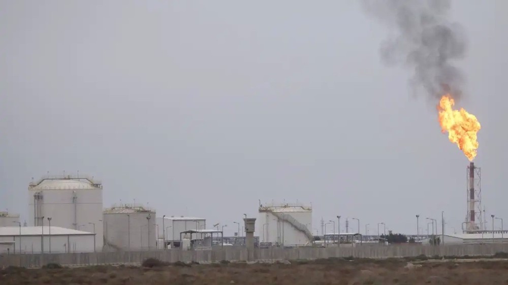 After sanctioning Lukoil, US pressures Iraq for control of oilfield stake