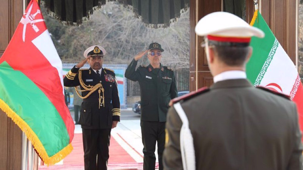 Omani military chief meets with Iran’s top general as defense ties strengthened