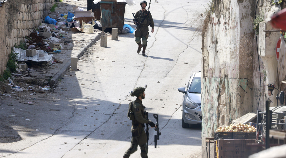 Israeli forces escalate West Bank raids, injure and abduct several Palestinians