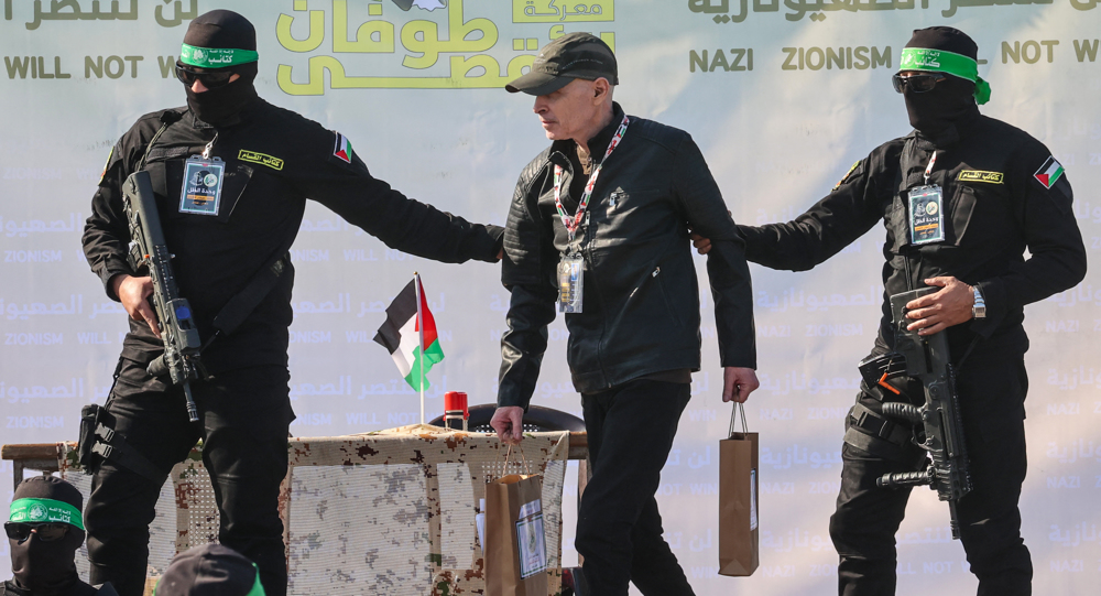 Released Israeli captive thanks al-Qassam 'for everything'