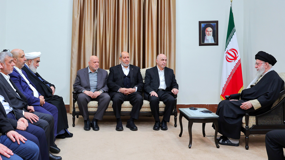 Ayatollah Khamenei receives senior Hamas delegation 