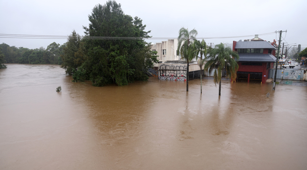 One dead, thousands without power as cyclone lashes Australia