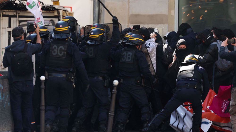 French police bludgeon students protesting budget cuts in Paris 