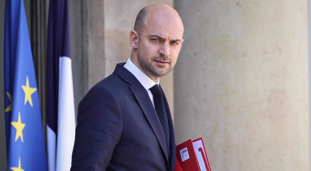 Tension Alger-Paris: la France expulse les diplomates algériens