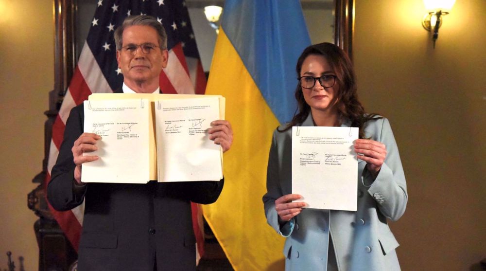 Trump signals no change to Ukraine policy with new arms, minerals deal