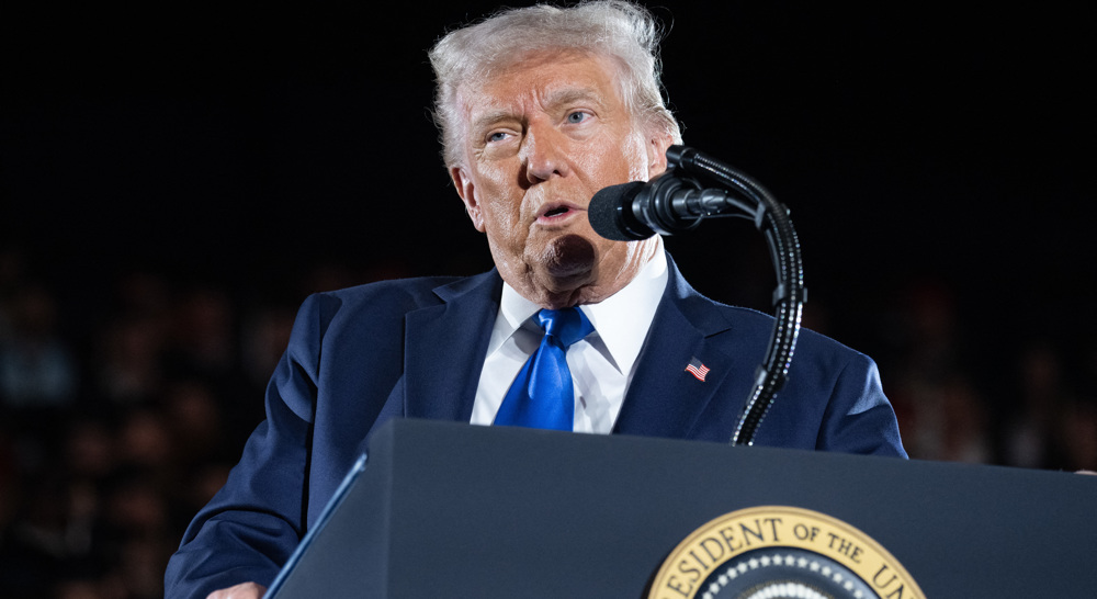 Trump threatens sanctions against buyers of Iranian oil