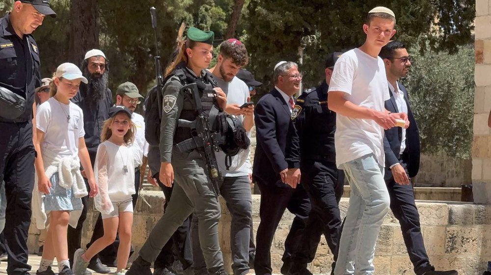 Settlers storm al-Aqsa Mosque to mark Israeli occupation of al-Quds