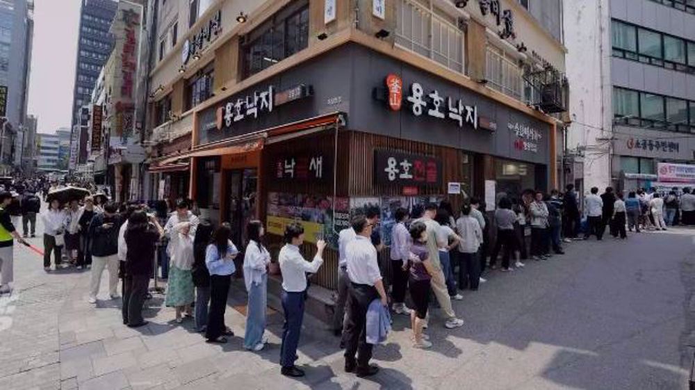 South Koreans vote in early election triggered by martial law