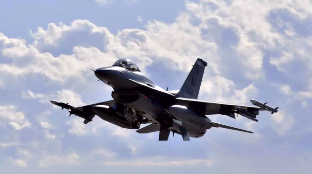 Washington valide la vente de pièces détachées pour les F-16 ukrainiens