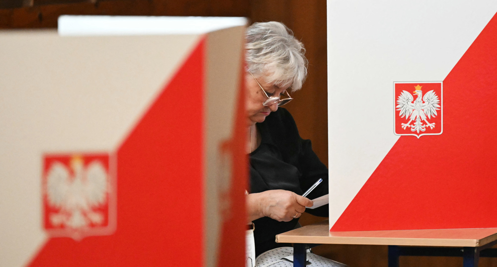 Polls open for Poland's presidential election runoff