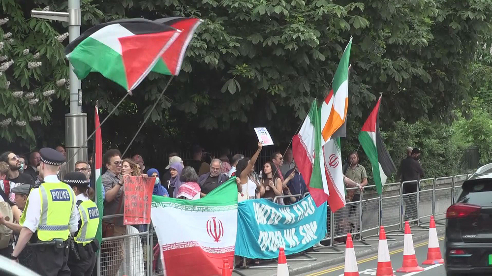 Palestinian Youth Movement leads “Hands Off Iran” demo outside Israel London embassy