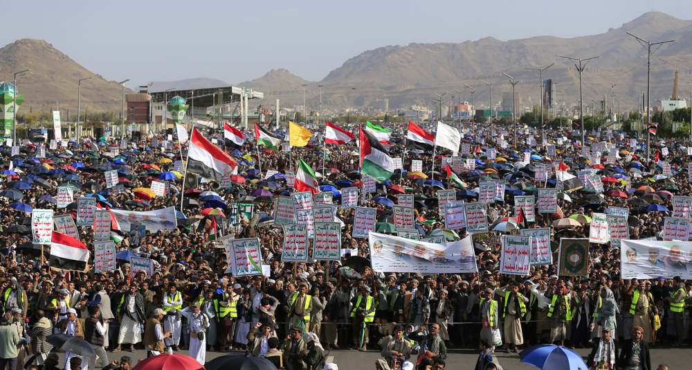 Yemeni protesters condemn Israel’s latest aggression on Iran
