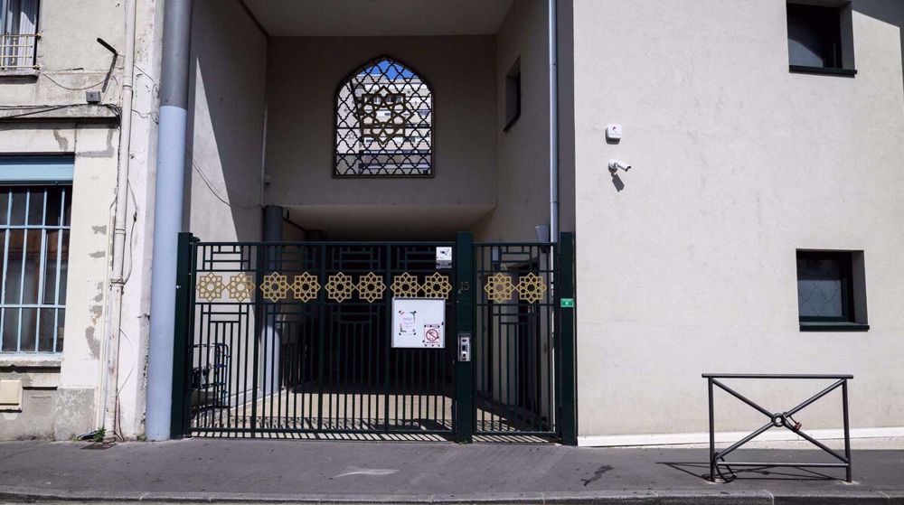 Profanation odieuse : Coran brûlé et placé devant une mosquée en France